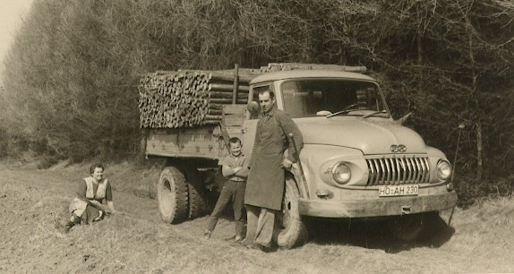 Gustav Sölch mit seinem ersten Lkw