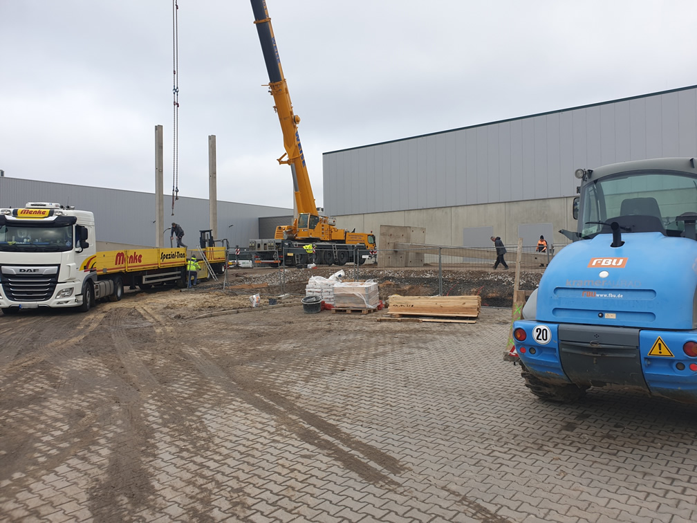 Die ersten Elemente werden gesetzt Foto: Die ersten Elemente werden gesetzt